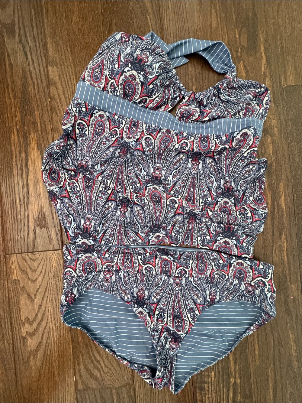 A Pea in the Pod Sz L Paisley Tankini with Reversible Bottoms in Blue and Red